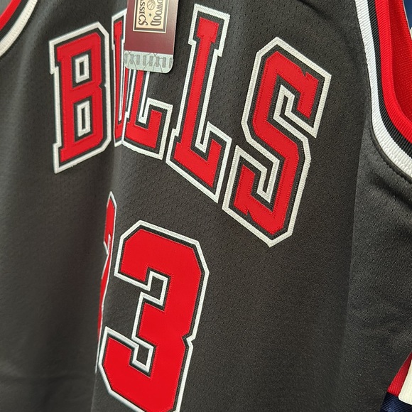Michael Jordan Chicago Bulls Mitchell & Ness 1997-98 Authentic Jersey - 44 Large - Picture 6 of 9